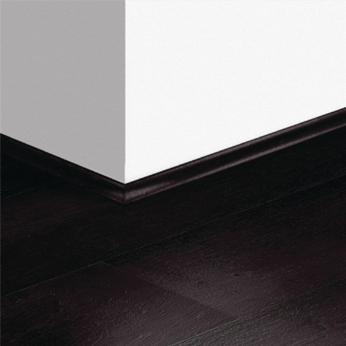 QUICK STEP Contre plinthe moulure Quick Step chêne peint noir 17 x 17